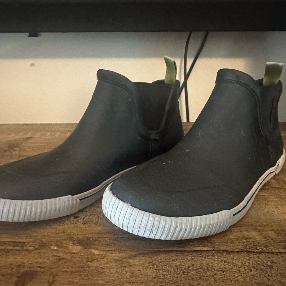 L.L. Bean Chelsea VW’s size 9